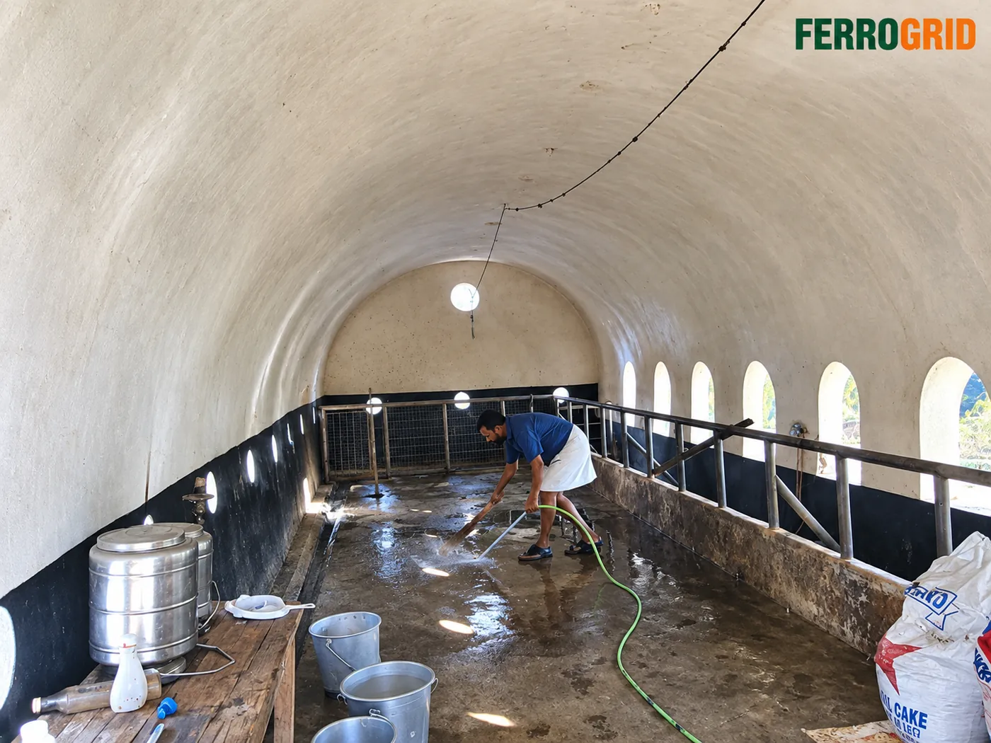 Easy-wash vaulted interior
