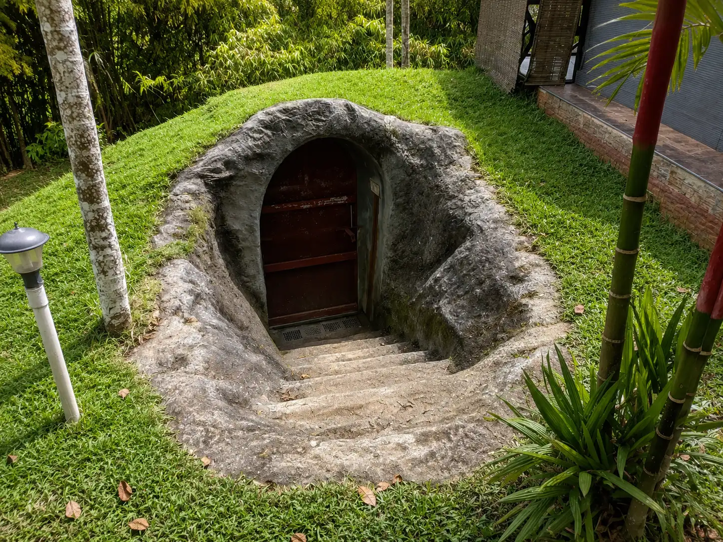 Underground cave structure